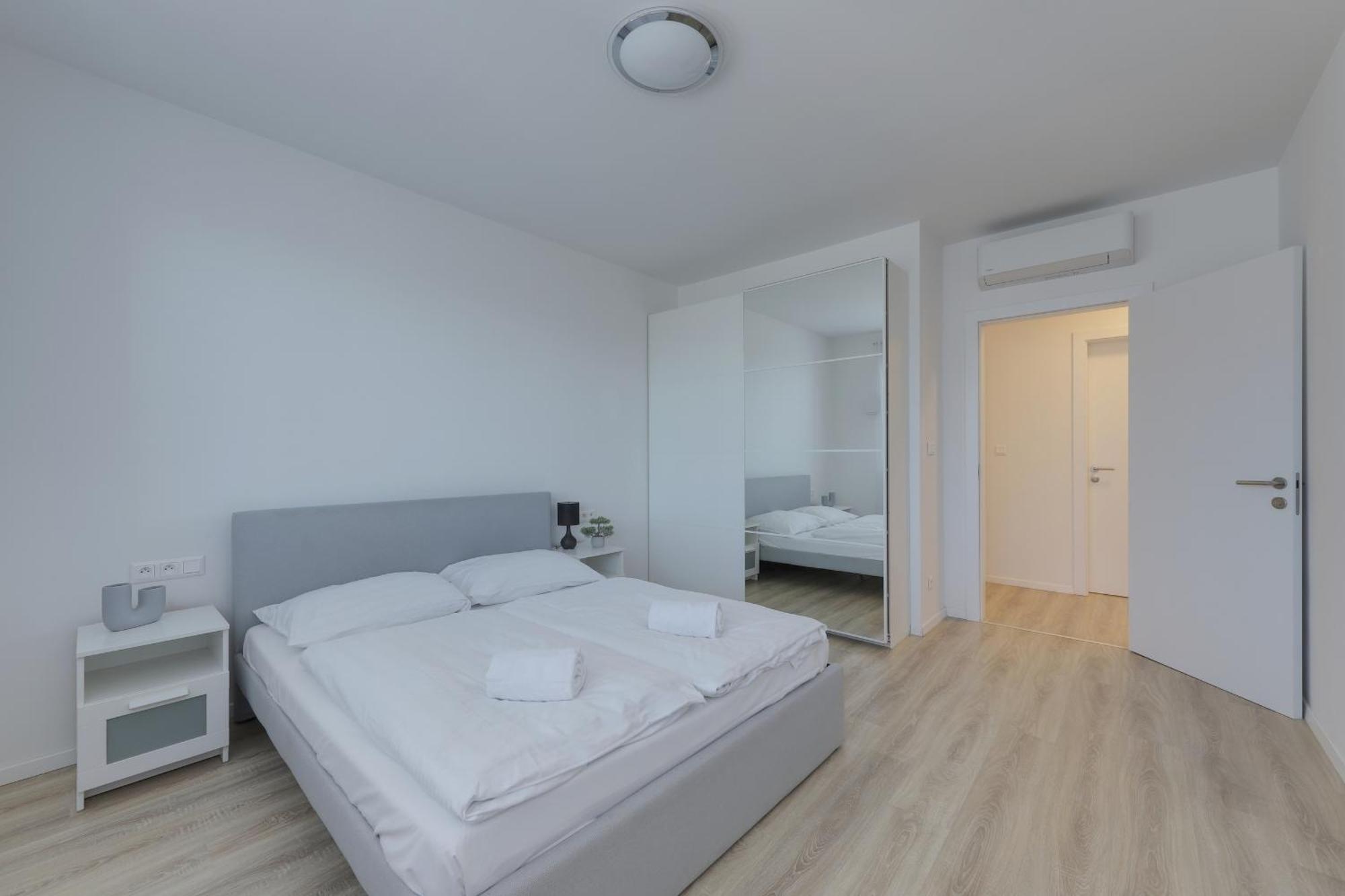 Bazova Apartment With Free Parking Bratislava Exteriör bild